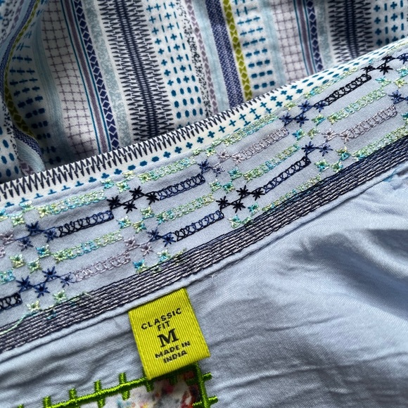 Robert Graham - Classic Fit Button Down Dress Shirt Size Medium - Picture 4 of 9